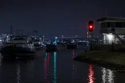 Logistieke blamage voor Rijkswaterstaat: Amsterdam-Rijnkanaal 's nachts dicht voor grote schepen over 69 kilometer