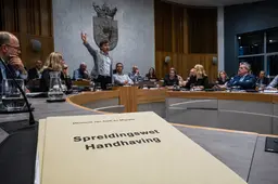 Asieldwang van kabinet-Jetten loopt volledig spaak: 107 gemeenten weigeren gehoorzaamheid aan Spreidingswet