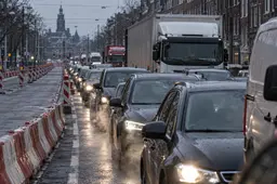 GroenLinks-terreur op de Weesperstraat: Amsterdam knijpt verkeer af en offert bereikbaarheid op aan ideologie