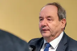 UWV betaalde jarenlang uitkeringen aan gevangenen met valse vrijlatingsbrieven, terwijl minister Vijlbrief de WW van gewone werknemers halveert