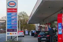 Nederlanders tanken een derde vaker in België: een volle tank Euro95 is daar nu ruim €23 goedkoper dan hier