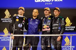 Zelfs een haperende radio stopt Verstappen niet: het verhaal achter zijn Singapore-zege