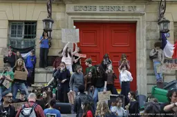 Franse premier schrapt lessen op scholen voor overleg