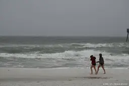 Orkaan Isaias nadert kust Florida, overstromingen verwacht