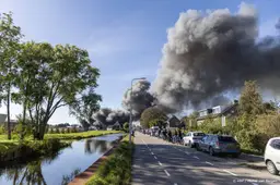 Brand in loods Aalsmeer is onder controle