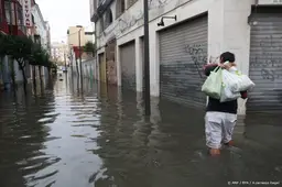 Dode nabij Barcelona door overstromingen na stortregens in Spanje