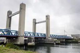 Storing Calandbrug opgelost, weer open voor verkeer