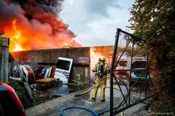 Vuur autosloperij Zoetermeer onder controle