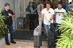 Flávio Bolsonaro heeft Brazilië verlaten, zeggen zijn bondgenoten