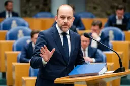 CDA-minister Van den Brink heft grenscontroles op na fopshow waarbij asielzoekers gewoon naar de asielprocedure zijn gestuurd