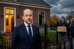 CDA-minister Van den Brink en de kerken regelen pastorieën en vakantiewoningen voor statushouders, starters blijven op zolder