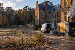 FVD ontmaskert de stikstoftruc van Arnhem: woningzoekenden kunnen het pand niet in, maar 302 asielzoekers wel