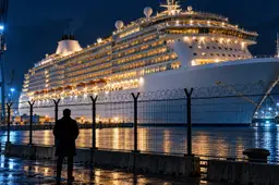 Pels laat asielschip Galaxy eindeloos liggen: 'tijdelijk' sinds 2022, en elke maand gaat er bijna 3 miljoen belastinggeld doorheen