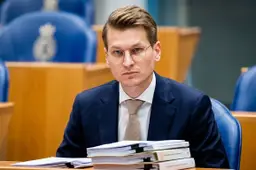 D66-minister Jaimi van Essen in Vak K van de Tweede Kamer bij het rapport van de Algemene Rekenkamer over het veen