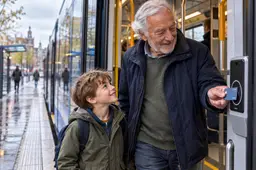 65-plussers verliezen op 1 januari 34 procent korting in bus, tram en metro, de treinkorting blijft