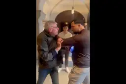Vogelvrij in zijn eigen stadhuis: Filip Dewinter krijgt klappen in Antwerpen, en de NOS maakt er een 'ruzie' van