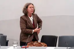 Duitsland schuift 890 vreemdelingen over de grens naar Nederland, en Van den Brink schaft juist nu Fabers grenscontroles af