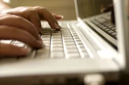 laptop-computer-close-up-cc-by-pixniocom