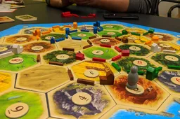 2048px-A_game_of_Settlers_of_Catan