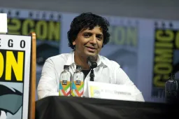 2048px-M._Night_Shyamalan_(42754387545)
