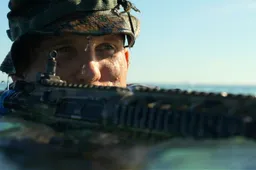 MARINES_E1_00_43_37_06