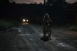 PLAYINGGRACIEDARLINGAUSTRALIA_S01_Eps106_15144258