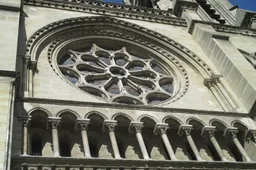 Façade_occidentale_de_l'église_Saint_Jean-Baptiste_de_Belleville