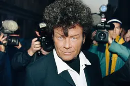 Hunting_Gary_Glitter_n_S1_E1_00_41_04_22 copy