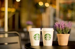 Starbucks komt met nieuwe koffiesmaak die de Dubai Chocolate Bar trend naar Nederland haalt