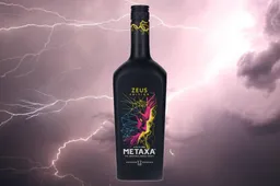 Deze fles brandewijn geeft licht in het donker