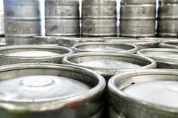 Celstraf en schadevergoeding voor mannen die bijna 2000 biervaten hebben gestolen