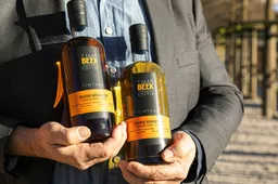 Nederlandse geneverproducent en bottelaar onthult niet één maar twee oude Genevers van 3 jaar oud