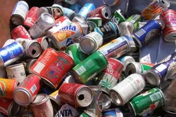 Column: Levert statiegeld op blikjes bier, frisdrank en kleine plastic flesjes niks anders dan overlast op?