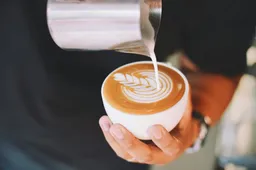 In Barcelona wordt koffie in cafés duurder als je te lang doet over het drinken