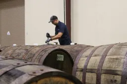 Voormalig werknemer klaagt werkgever aan: moest 4 liter bier per dag drinken
