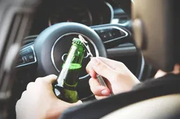 Steeds meer bestuurders gaan opnieuw de fout in met alcohol in de auto