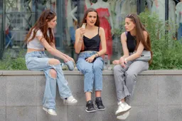 jeans meisjes groep vriendinnen