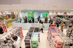 Na een flinke verbouwing is de Hema in Leeuwarden weer open: ‘Het stoffige is er een beetje af’