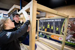 Friese vmbo’ers timmeren fitnessapparaten voor leeuwen en tijgers van opvangcentrum Felida in Nijeberkoop