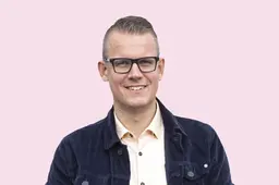 Marit B. ligt in het rommellaatje, ergens tussen de boeken van het Oude Testament | column Wieberen Elverdink