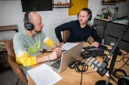 Pieter van den Hoogenband en Abel schoven al aan bij Perry en Johan, maar daar blijft het niet bij: ‘Jammer dat Daan Schuurmans niet wil’