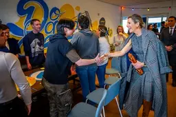 Fanatieke Máxima speelt 30 Seconds met Rotterdamse jongeren: ‘Wel even iets spannender dan normaal, ja’