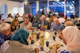 Ook eens een iftar meemaken? Hier kun je aanschuiven voor een maaltijd na zonsondergang