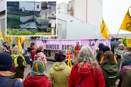 Extinction Rebellion neemt Peltse zinksmelterij Nyrstar op de korrel: ‘Geen rommel in de Dommel’