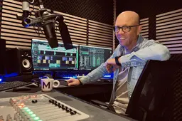 Marcel de Vries uit Dokkum valt met radioshow op in Hilversum