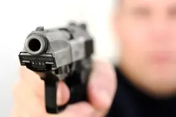 Man (44) uit Rotterdam 's avonds laat op straat beschoten in Capelle, dader nog voortvluchtig