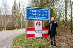 ‘Wolkom’ en ‘Oant sjen’: komborden primeur voor Kootstertille