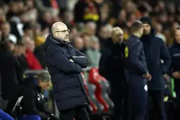 Peter Bosz weet waar het aan schort bij PSV na blamage in Deventer: ‘Dan moet je beter verdedigen’
