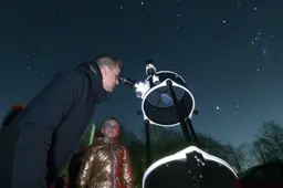 Rooie Mars, stralende Venus en rappe Saturnus: Burgum smult van planetenparade aan kraakheldere hemel
