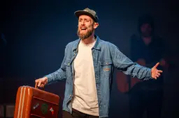 Toverformule Gronings fenomeen TikTok Tammo pakt ook met Ierse folk in het theater hilarisch uit | recensie ★★★★☆